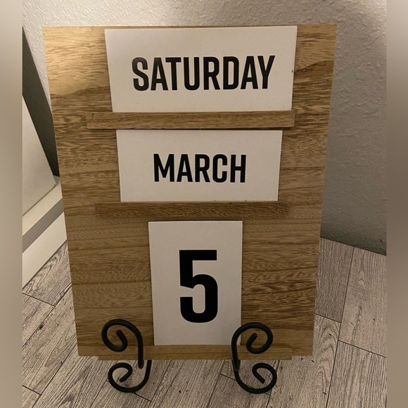 Perpetual Calendar - Picture 1 of 4